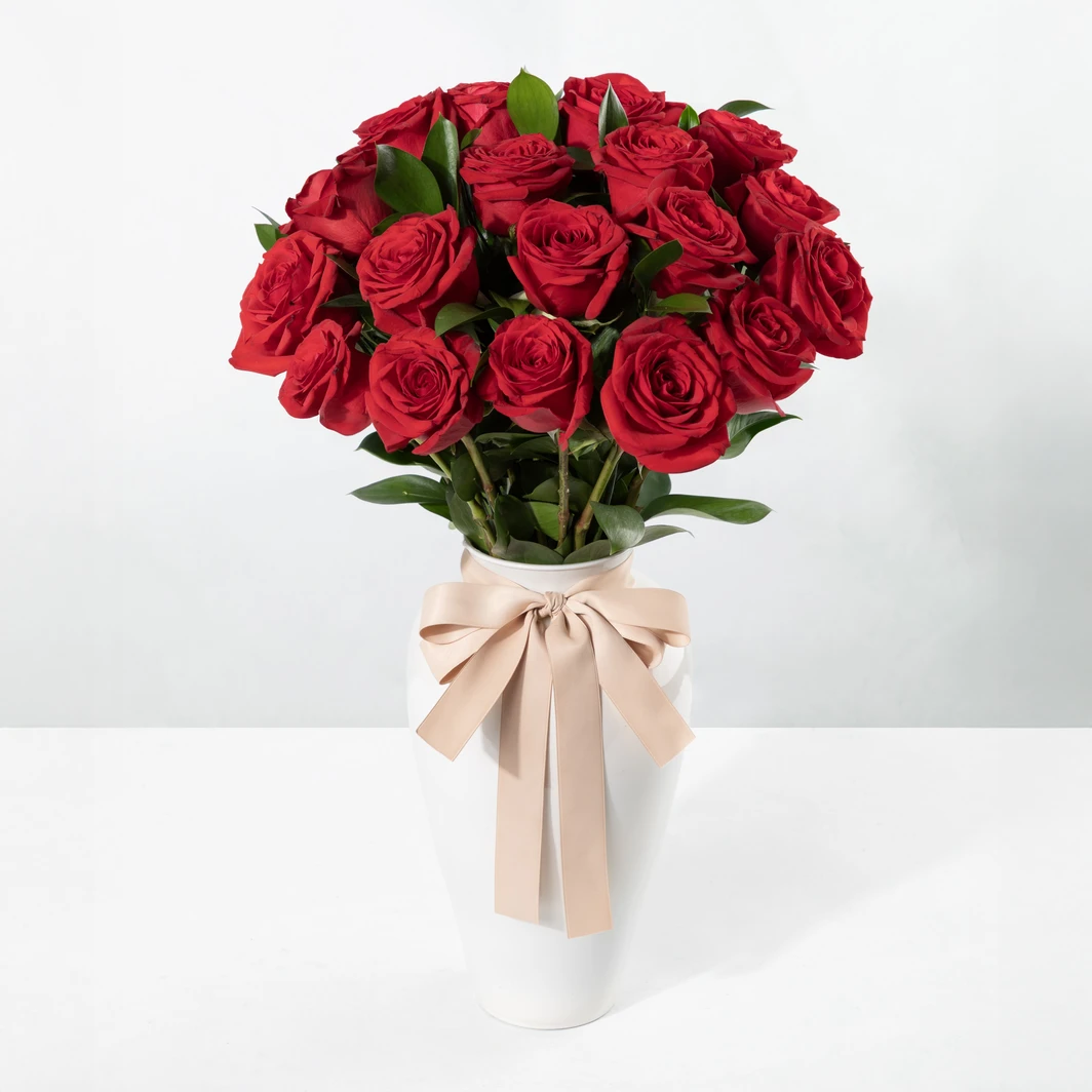 18 Rosas Rojas en Jarrón 25745