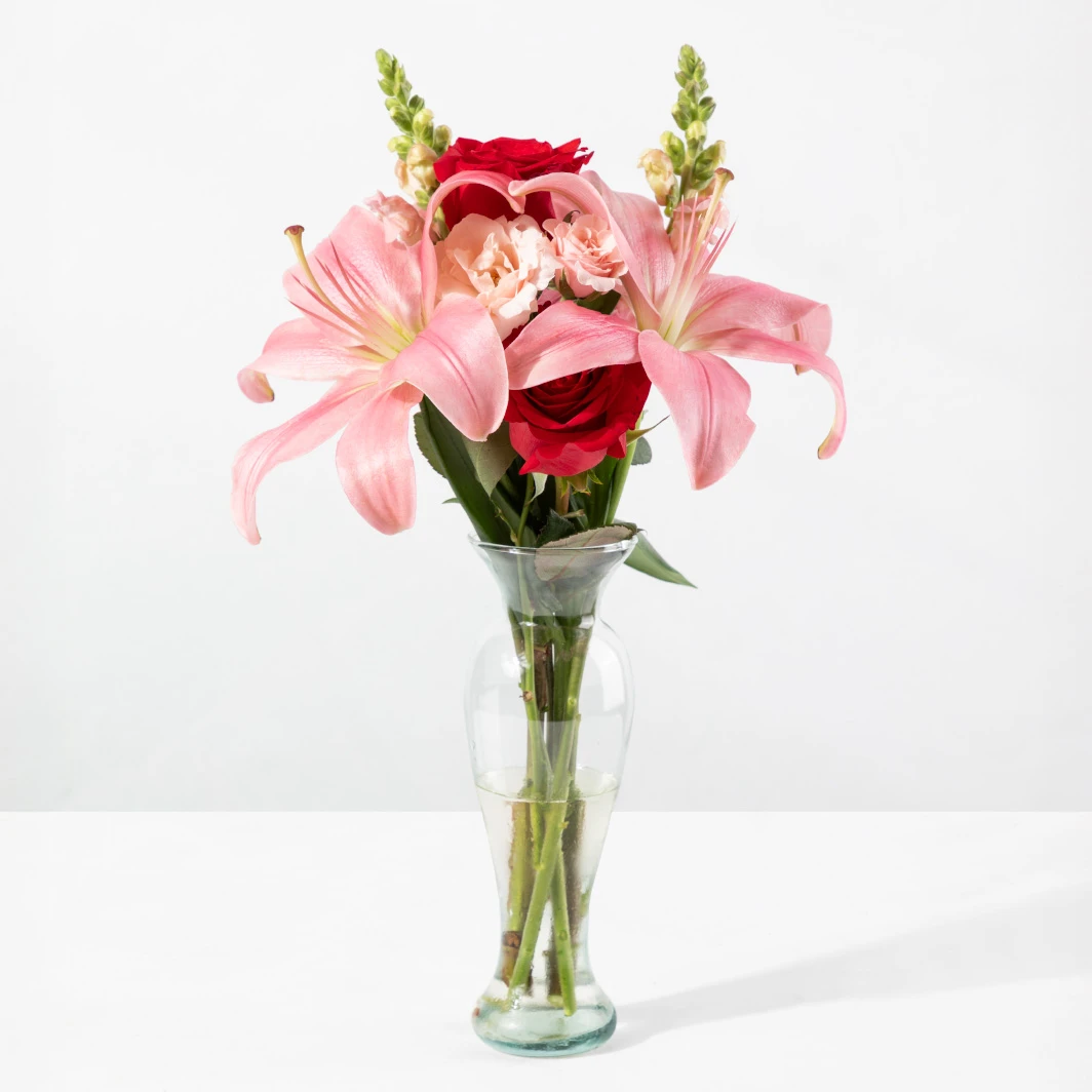 Arreglo de Rosas Rojas y Lily 25762