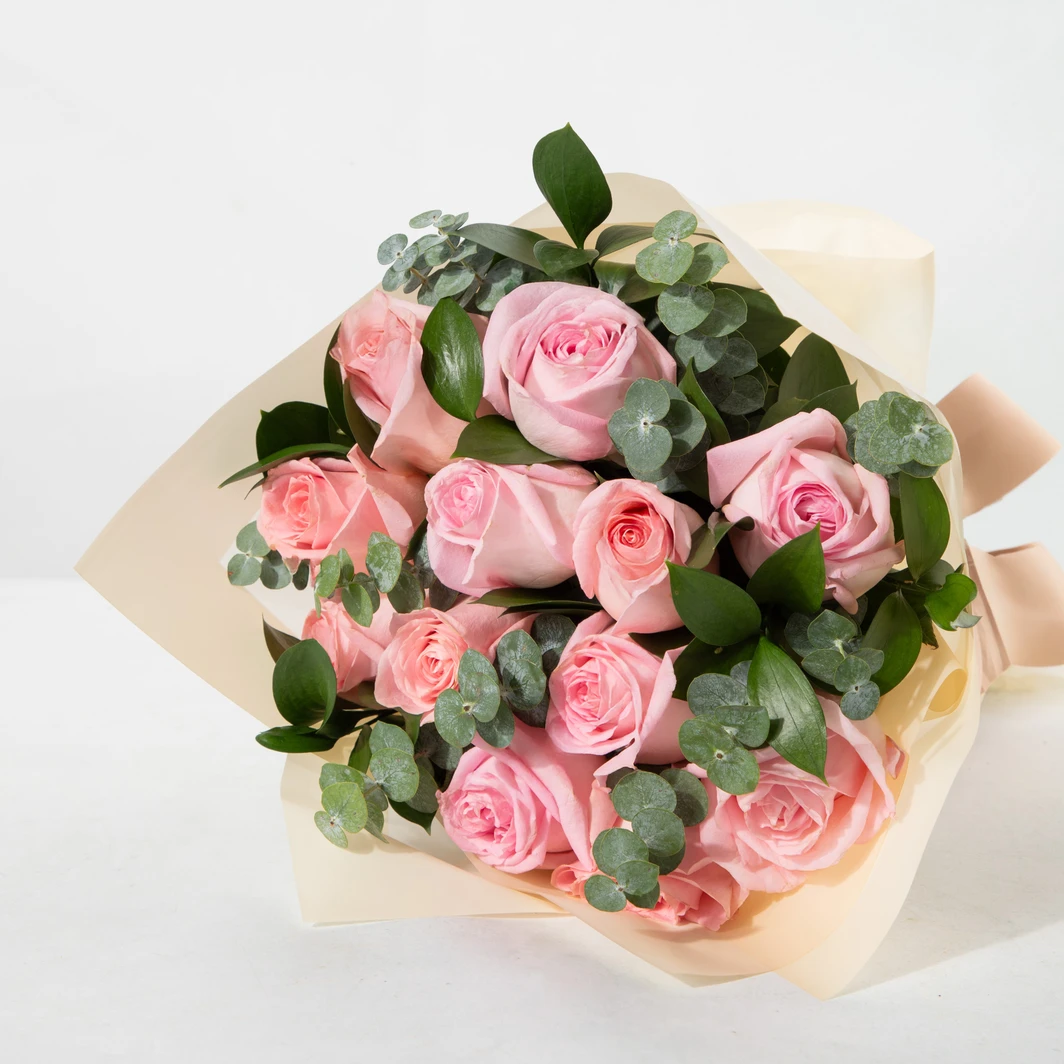 Bouquet of 12 Light Pink Roses 25914