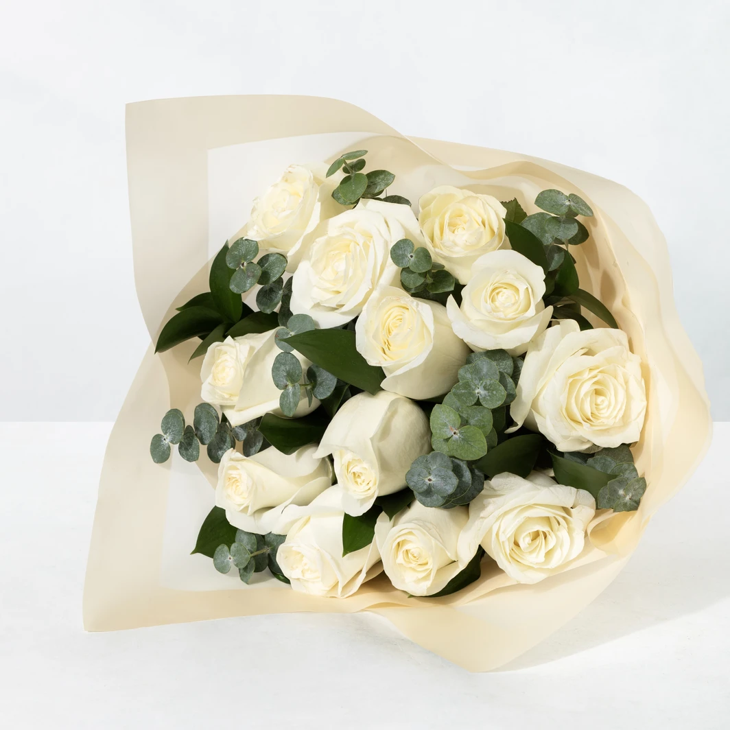 Ramo de 12 Rosas Blancas 25918