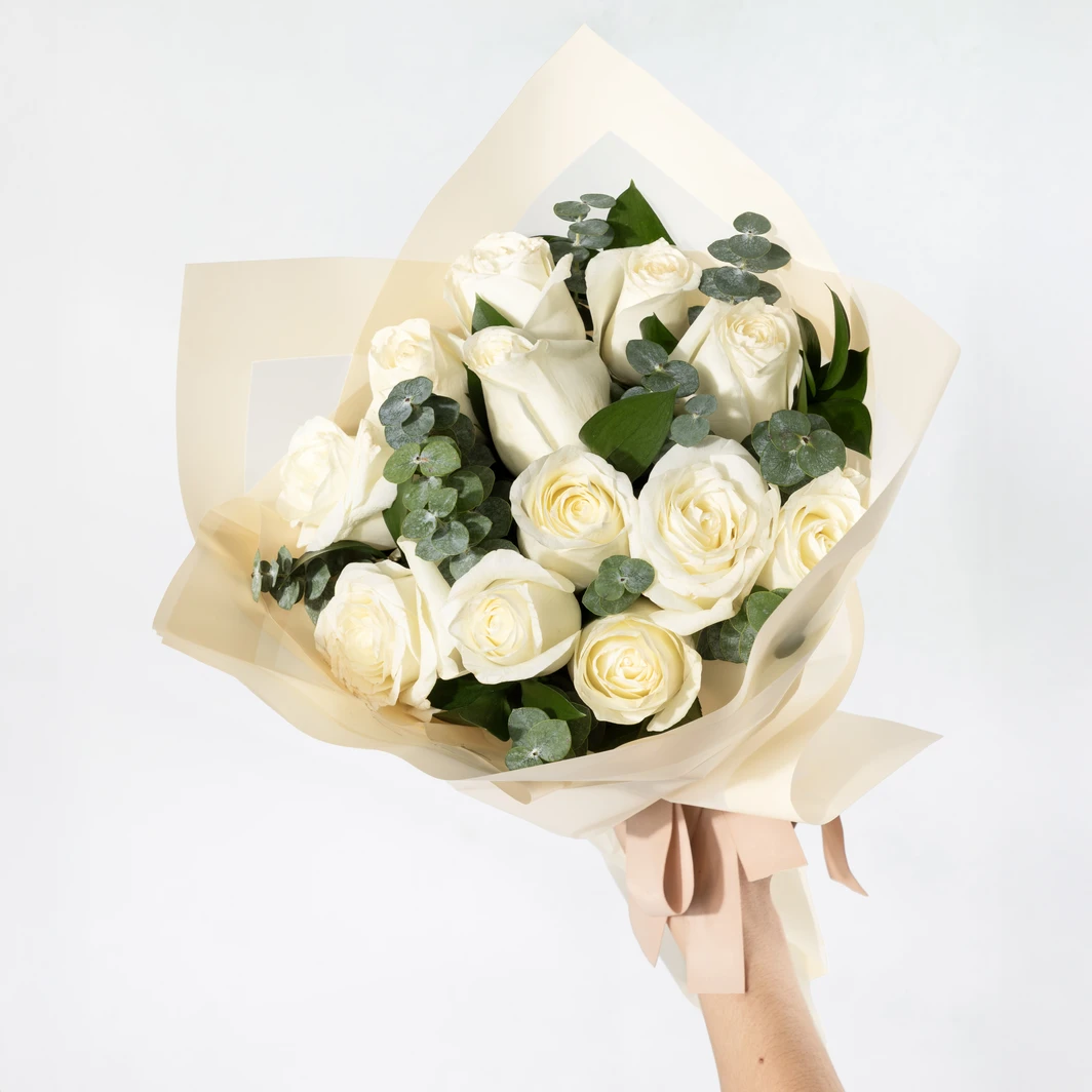 Bouquet of 12 White Roses 25918