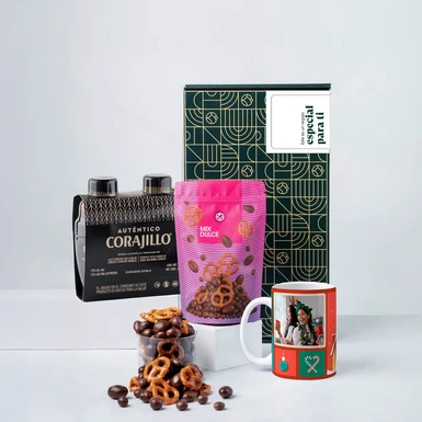 Canasta Regalo Especial Corajillo, Taza Personalizada y Mix Dulce 25978-P
