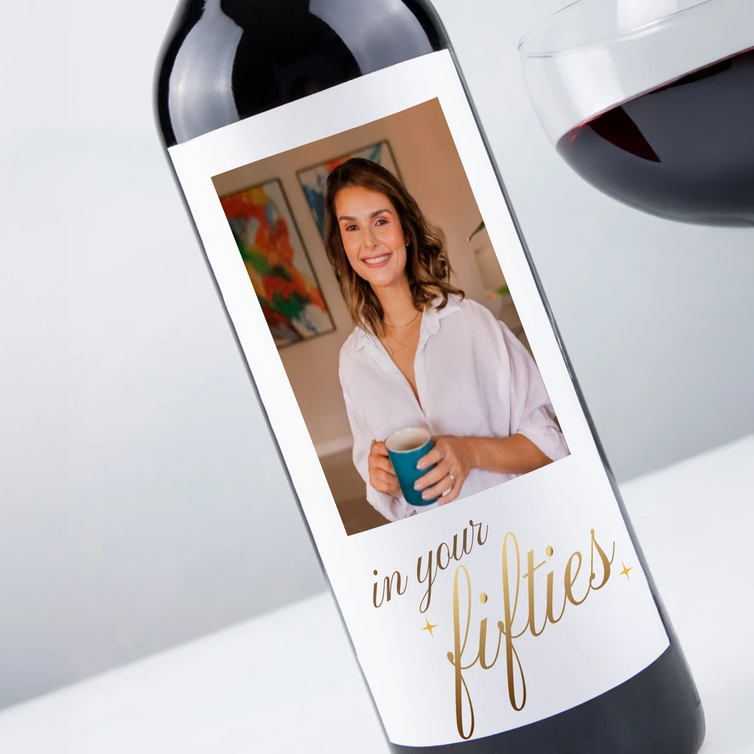 Personaliza Vino Concha y Toro Merlot con etiqueta "In your Fifties" 26045-P
