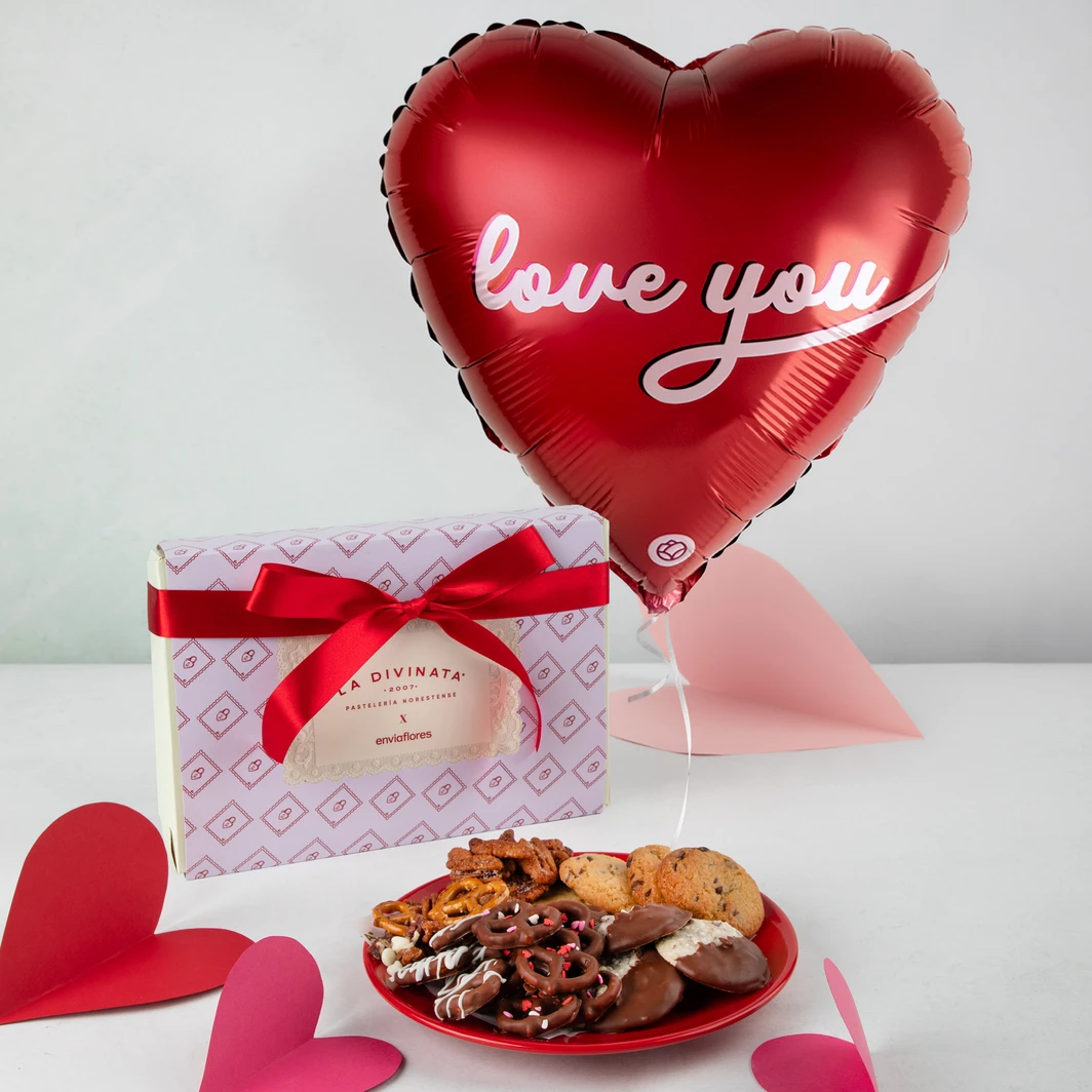 Caja de Botanas La Divinata y Globo Love You 26063