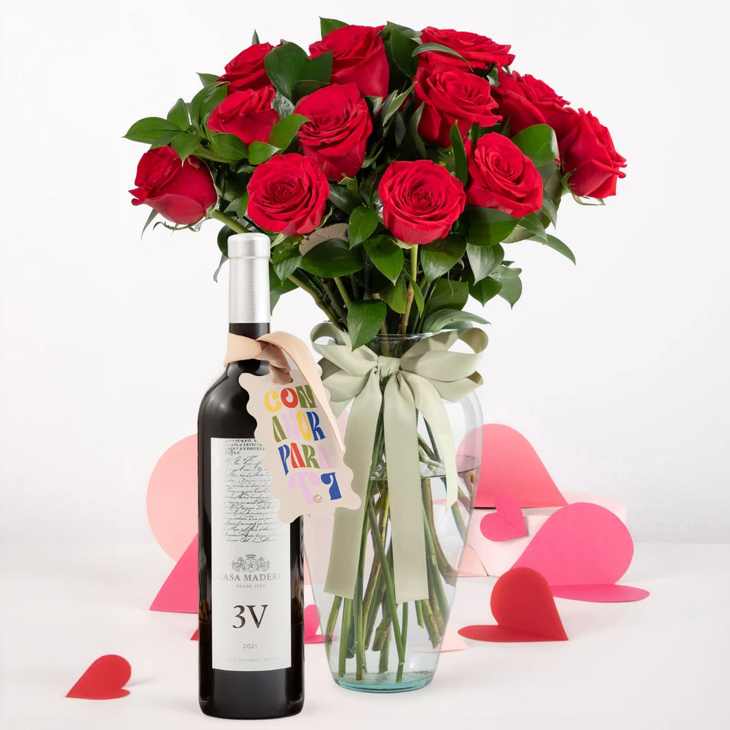 Clásicas Rosas Rojas en Jarrón con Vino Tinto 26081