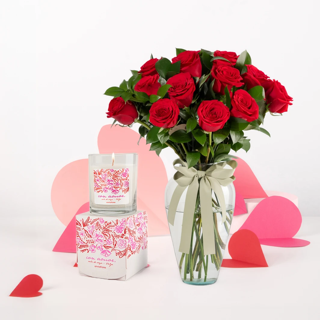 Vela con Amor 240gr y Jarrón de 12 Rosas Rojas 26090