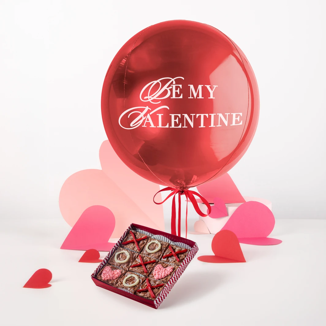Vivián Brownies with “Be My Valentine” Balloon 26104