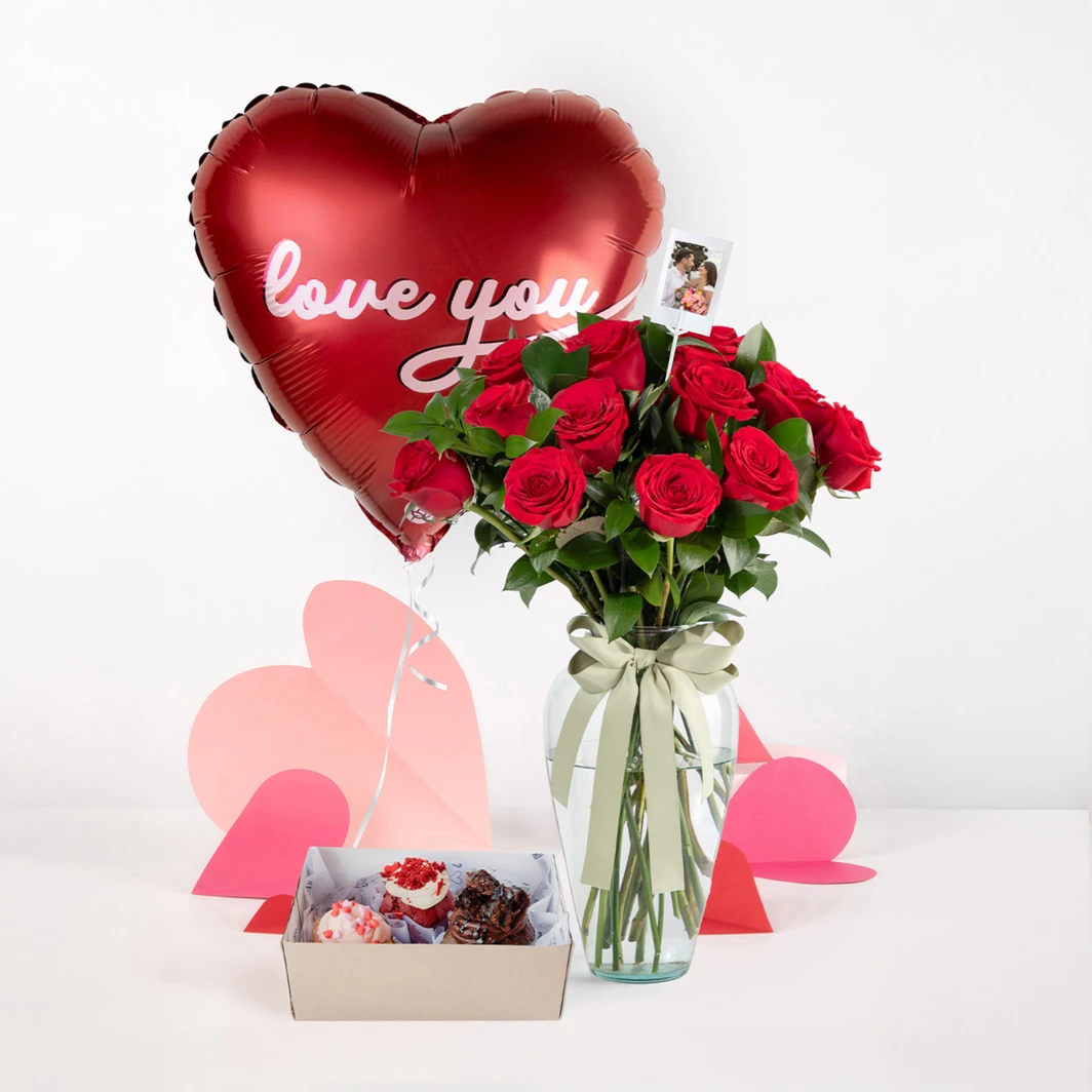 12 Rosas Rojas con Muffins Florence, Globo "Love You" y Mini Foto 26124