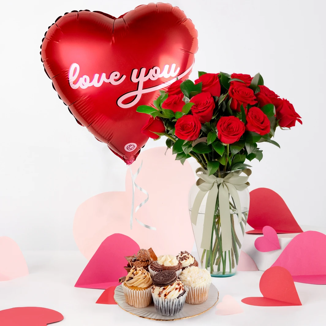 Rosas Rojas con Bollos Surtidos y Globo Love You 26152
