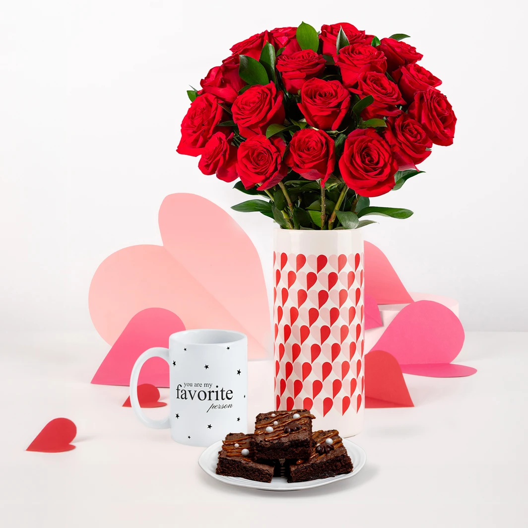 Brownies  Dolce Duo con Rosas Rojas en Jarrón y Taza Personalizada 26161