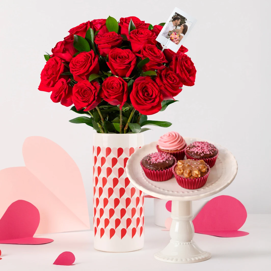 Personalize 12 Red Roses with “Fer Reposteria” Muffins and Balloon 26263