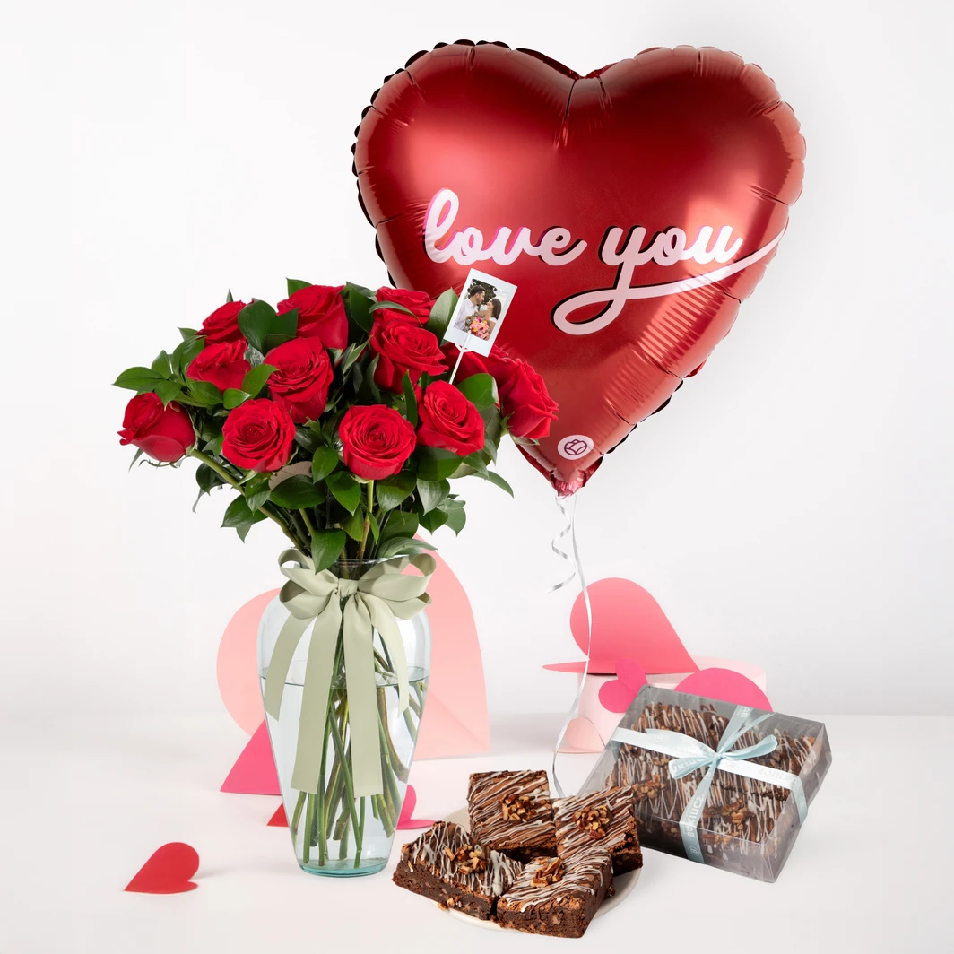 12 Rosas Rojas con Brownies Bakings, Globo "Love You" y Mini Foto 26340