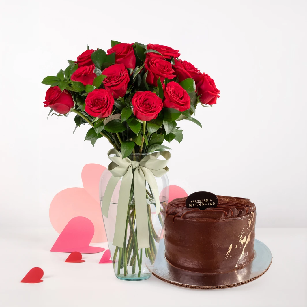 12 Rosas Rojas con Pastel Vainilla Cocoa Magnolias 26406