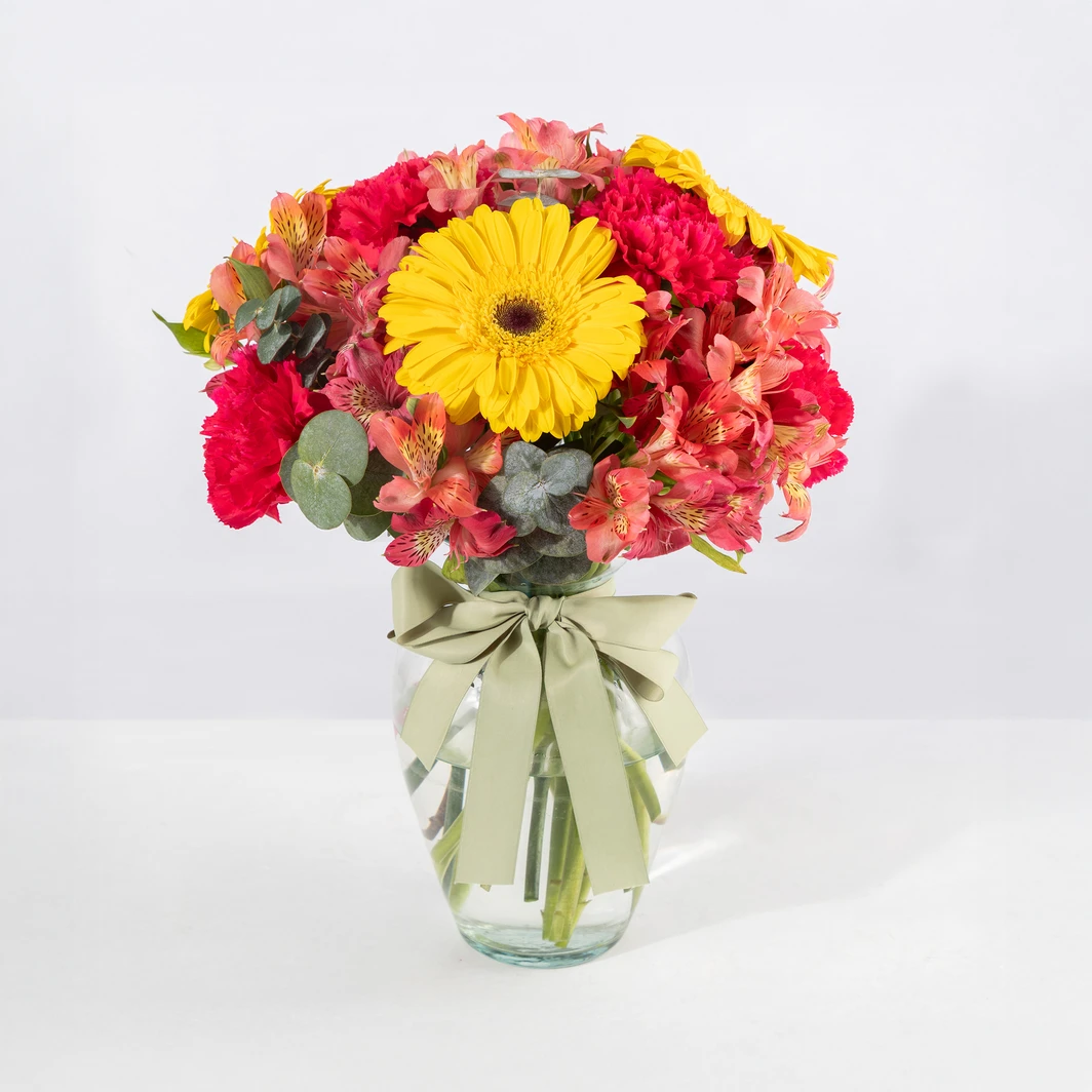 Arreglo de Gerbera Amarilla con Claveles 26488