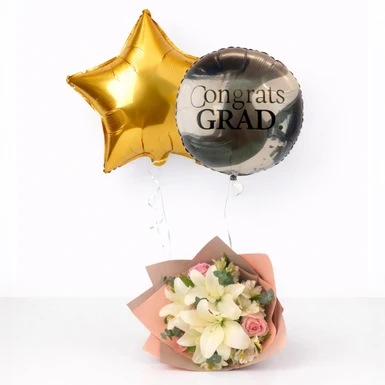Ramo de Rosas y Lilys con Globo "Congrats Grad" y Globo Metálico Estrella Dorada 26571