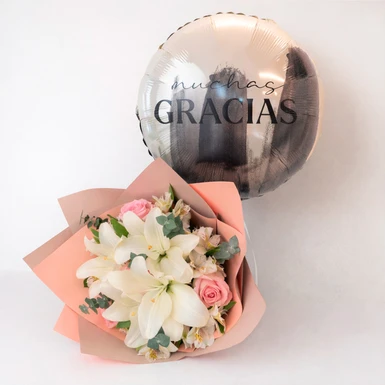 Ramo de Rosas y Lilys con Globo "Muchas Gracias" 26572