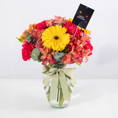 Arreglo de Gerbera Amarilla con Claveles y Marco Polaroid Happy Birthday 26675