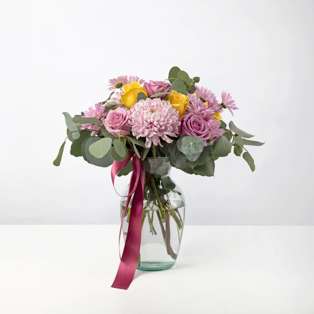 Daisy Arrangement with Roses 26727