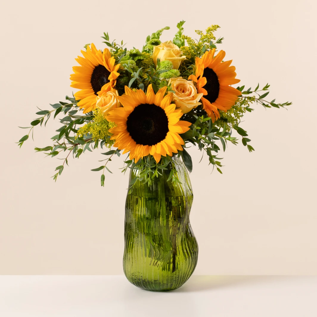 Arreglo de Girasoles con Rosas Amarillas 26750