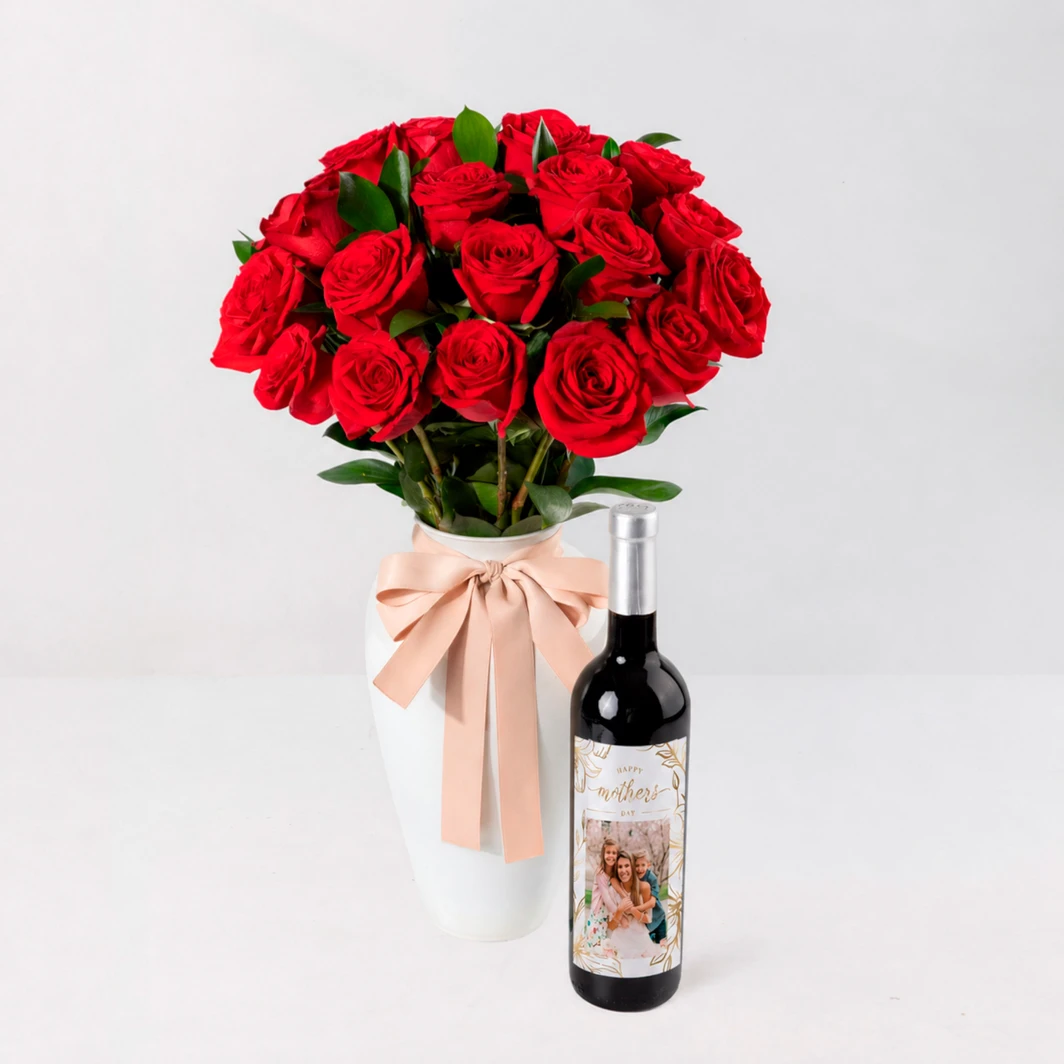 Kit Vino Personalizado Tinto con 18 Rosas Rojas en Jarrón 26755