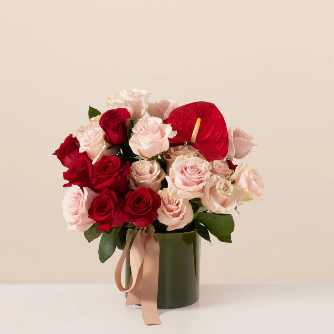 Mon Amour con Rosas y Anturio 26995