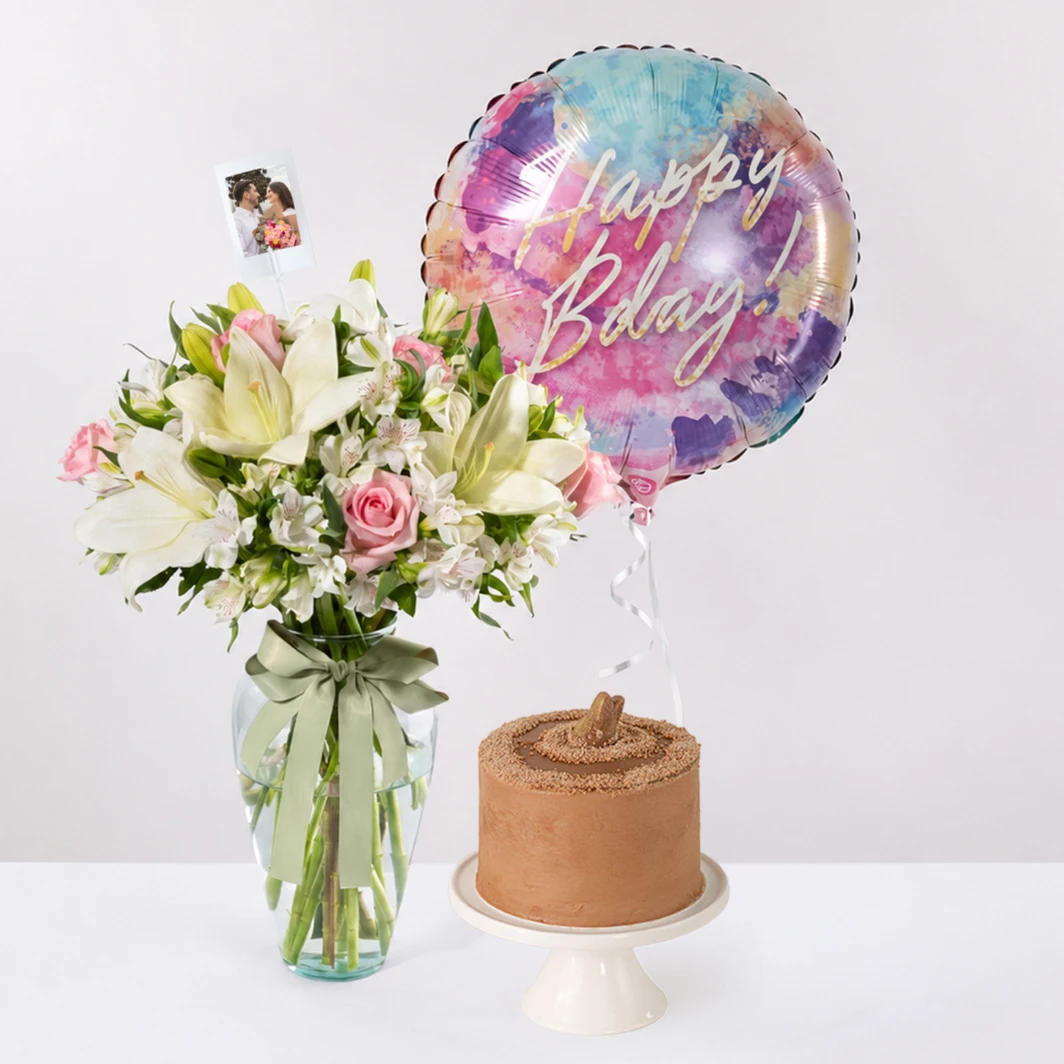 Kit Cumpleañero con Rosas y Lilys con Pastel Conejito Maria José 27043