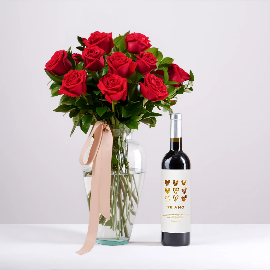 Personalize Red Wine with 12 Red Roses 27476