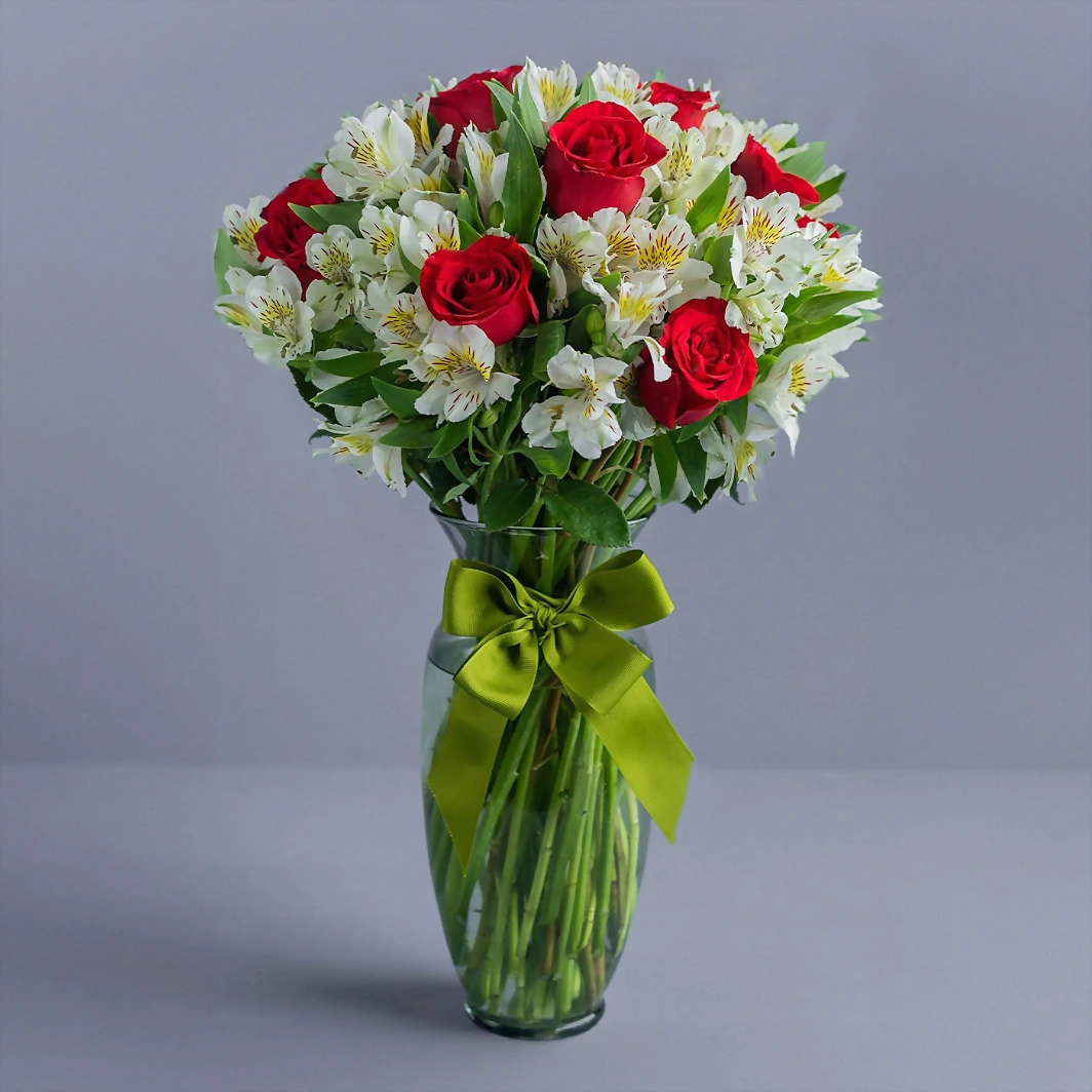 12 Rosas rojas con Alstroemeria blanca 2380
