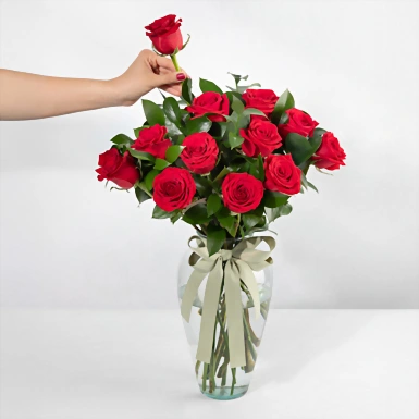 Classic Love with 12 Red Roses 001