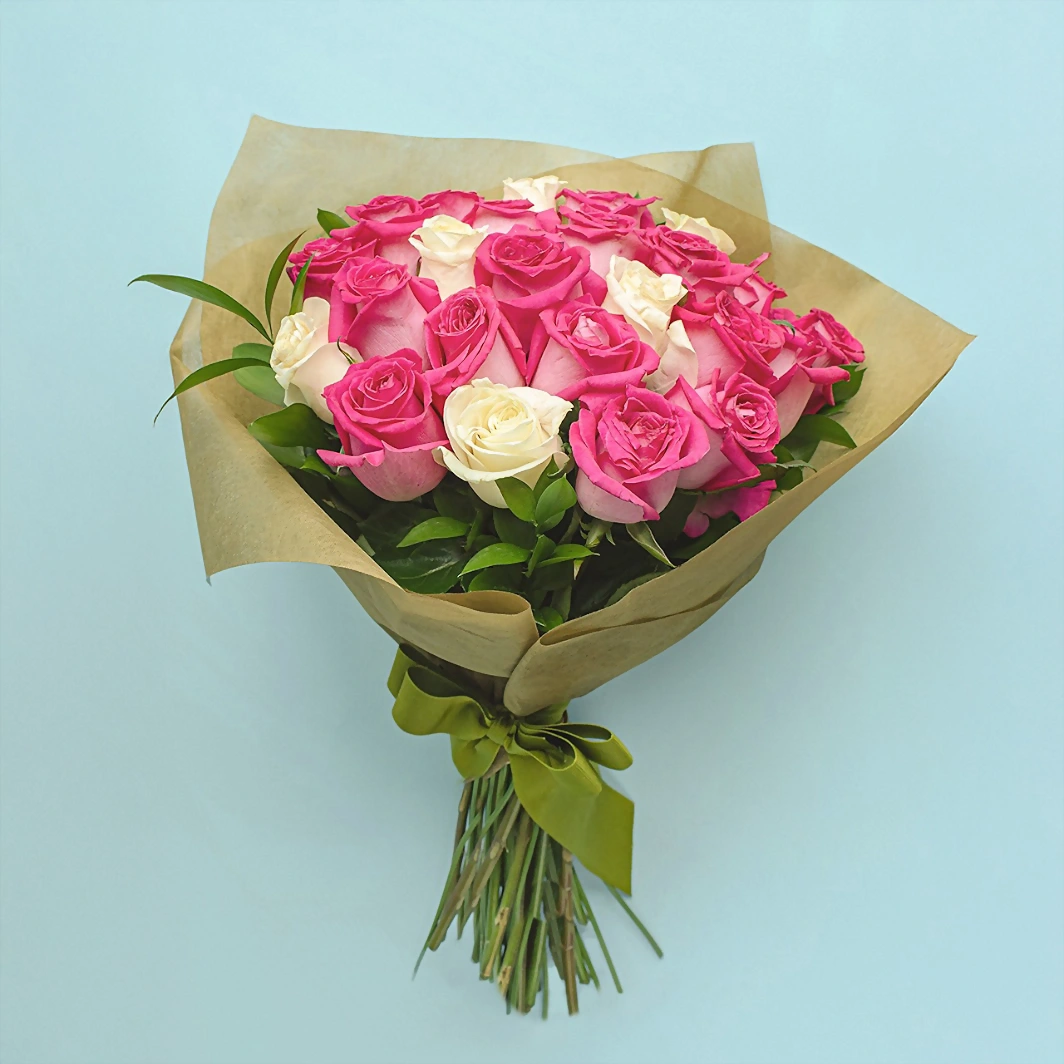 Ramo de 24 Rosas Rosas y Blancas 2574