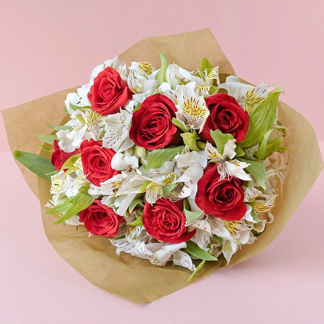 Ramo con 8 Rosas rojas y Alstroemeria 2582