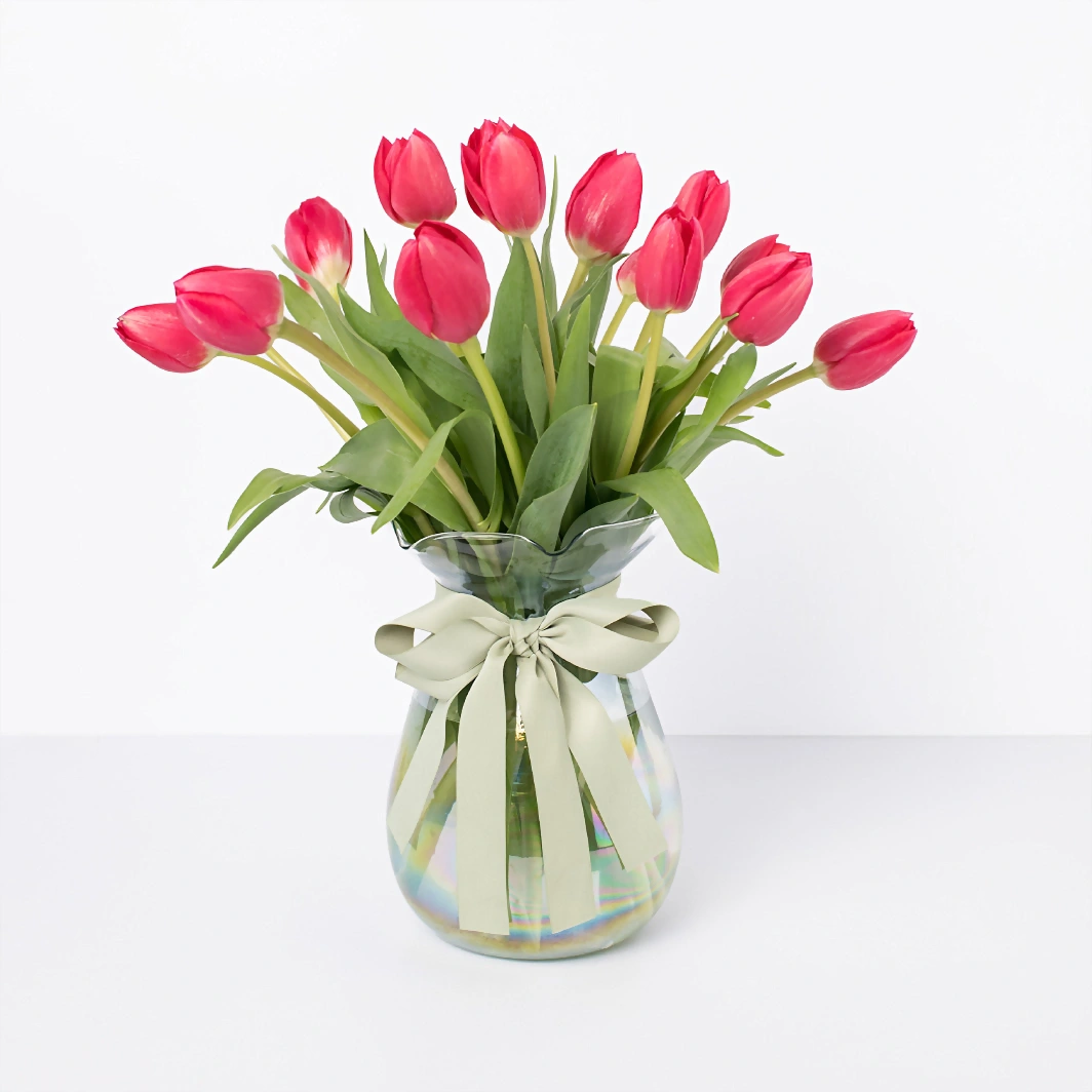 15 Red Tulips in Vase 2662