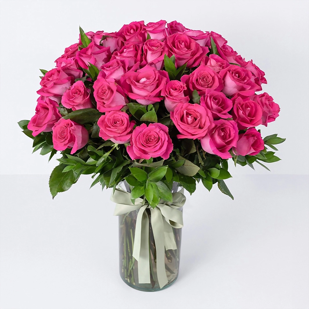 50 Rosas Rosa Intenso en Jarrón 2694