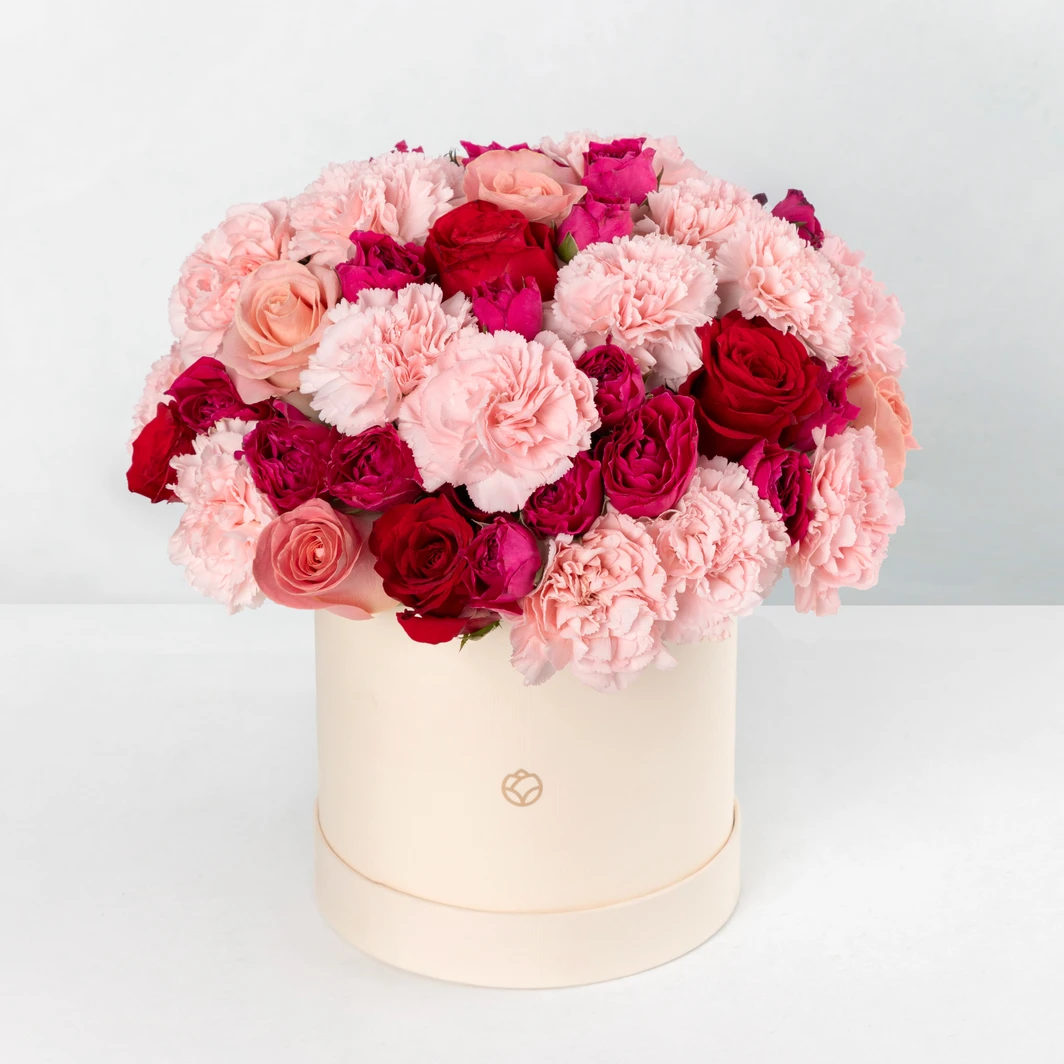 Dulce Emoción con Rosas y Claveles 3680