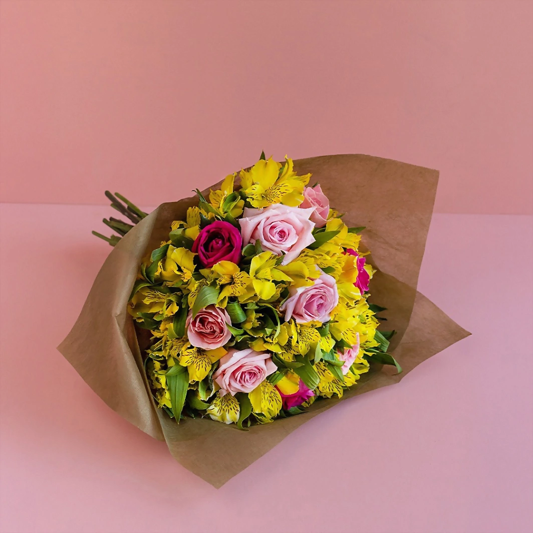 Bouquet of 9 roses and alstroemerias 3791