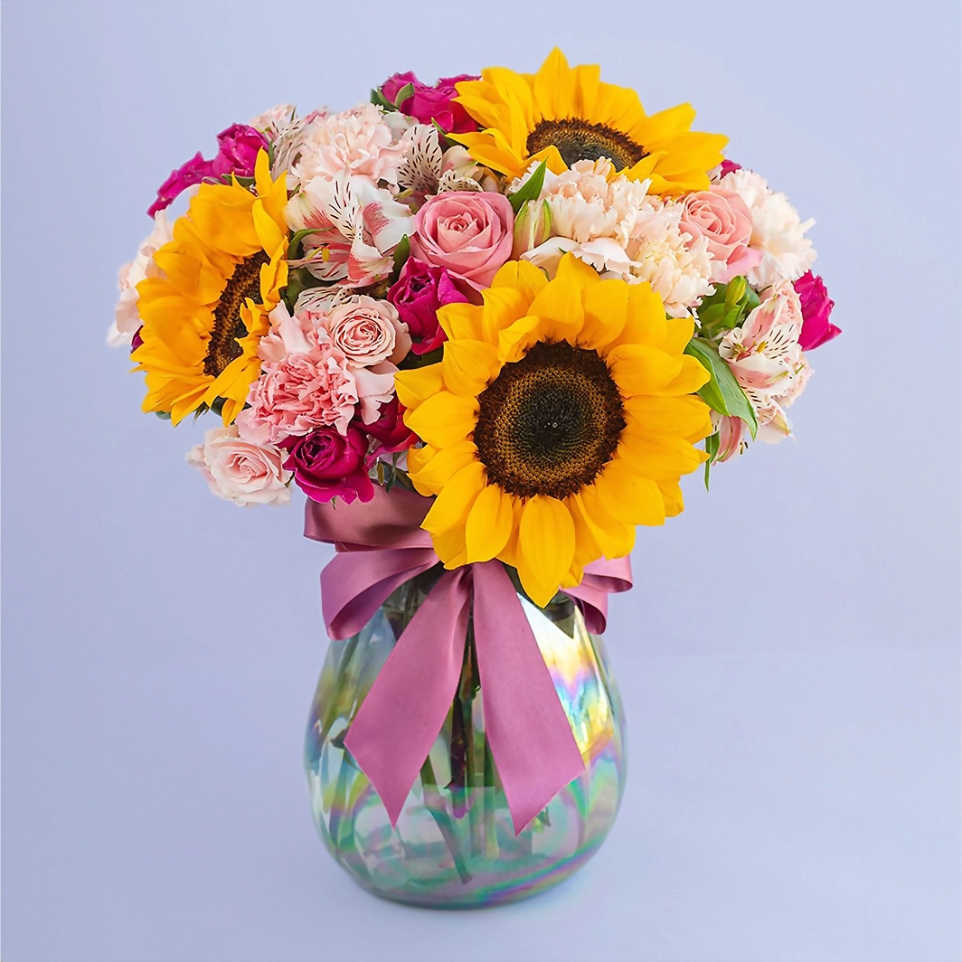 Sunflowers and mini roses in vase 4957