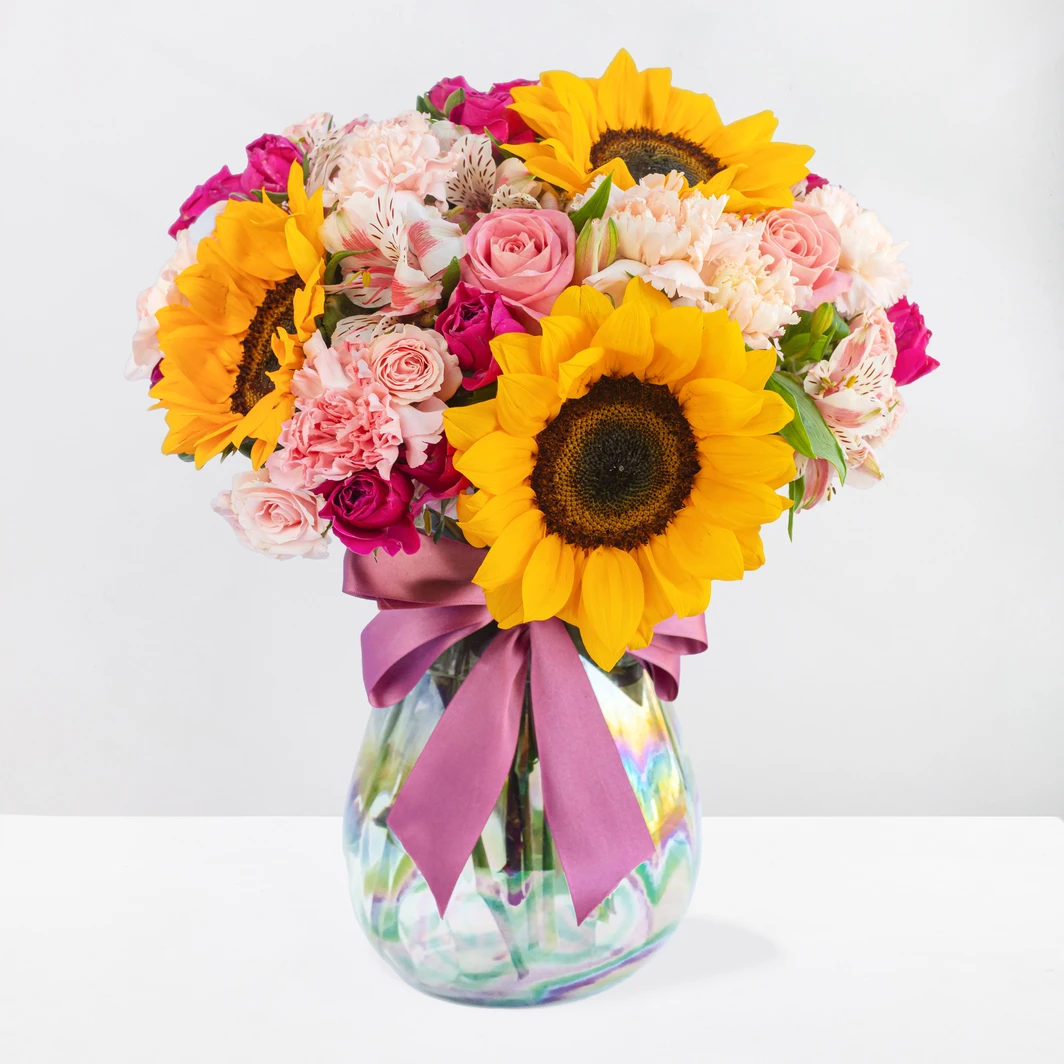 Sunflowers and mini roses in vase 4957