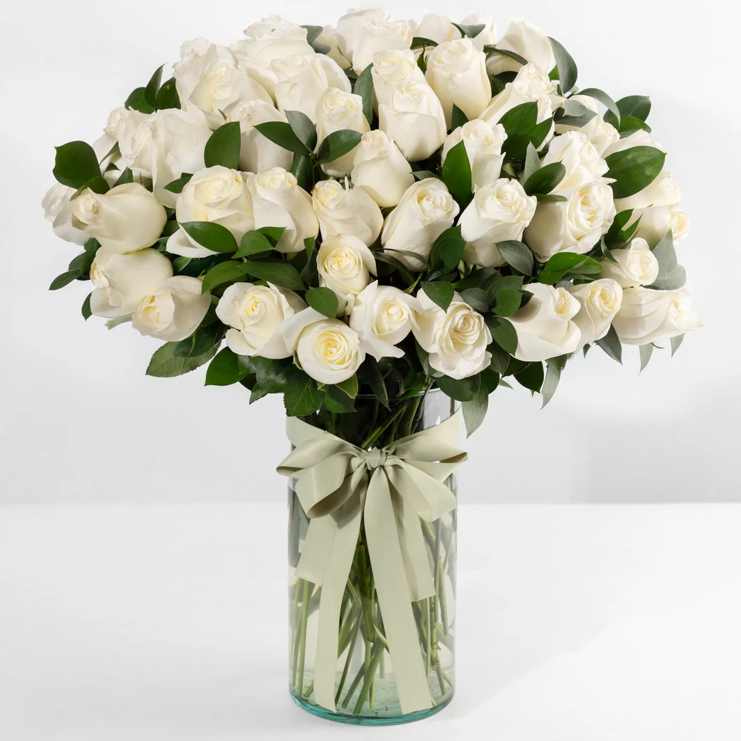 50 Rosas Blancas en jarrón 5424