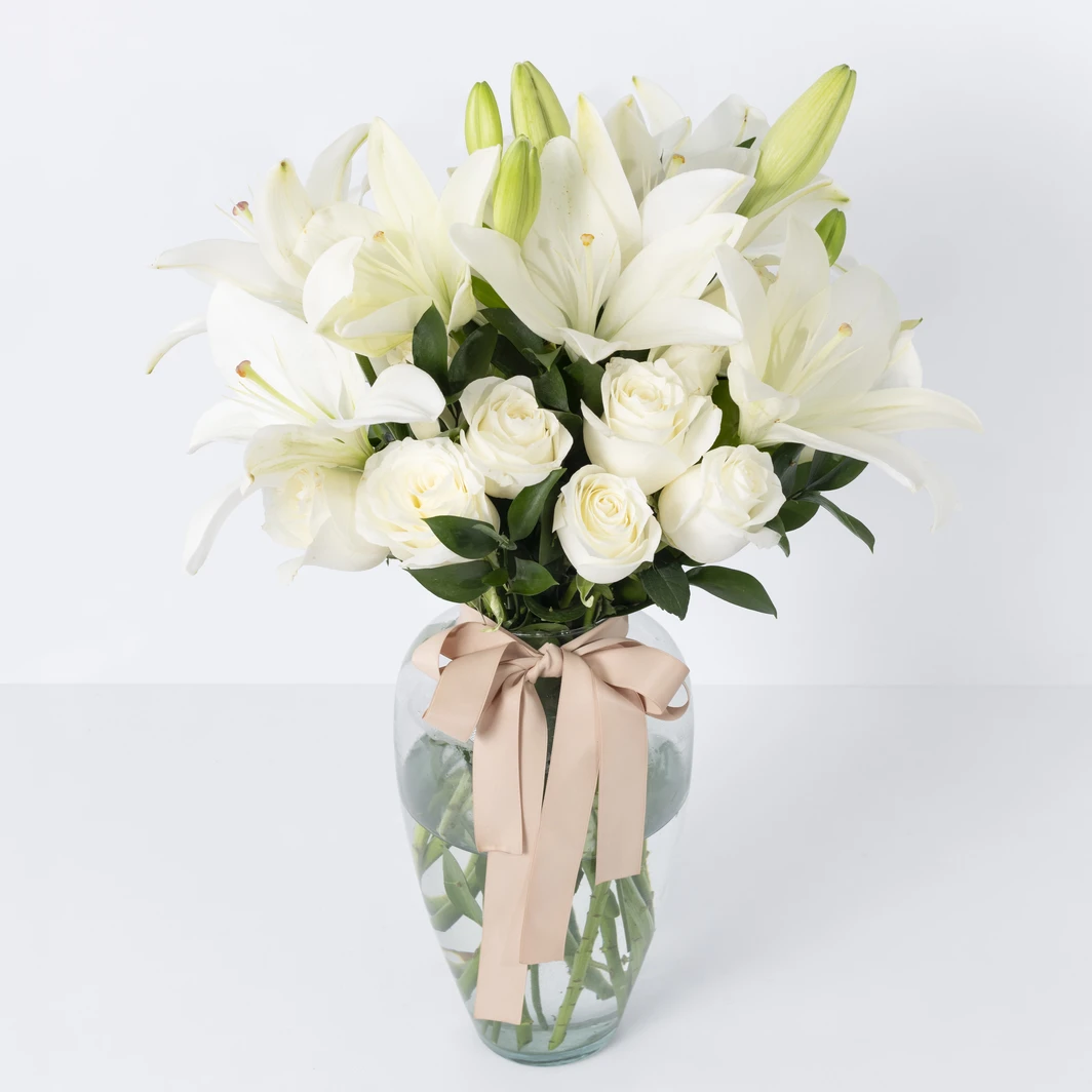 Arrangement of 12 white roses and lilies in a vase 5613