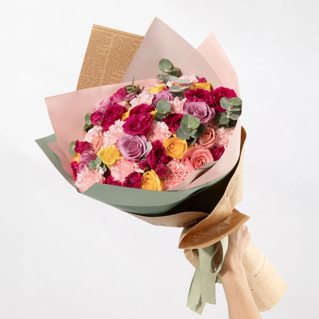 Ramo grande de 16 rosas y mini rosas 5807