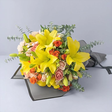 Ramo de Lilys amarillas y mini rosas 5809