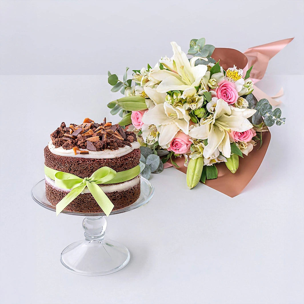 Pastel Red Velvet y Ramo de Rosas y Lilys 5920