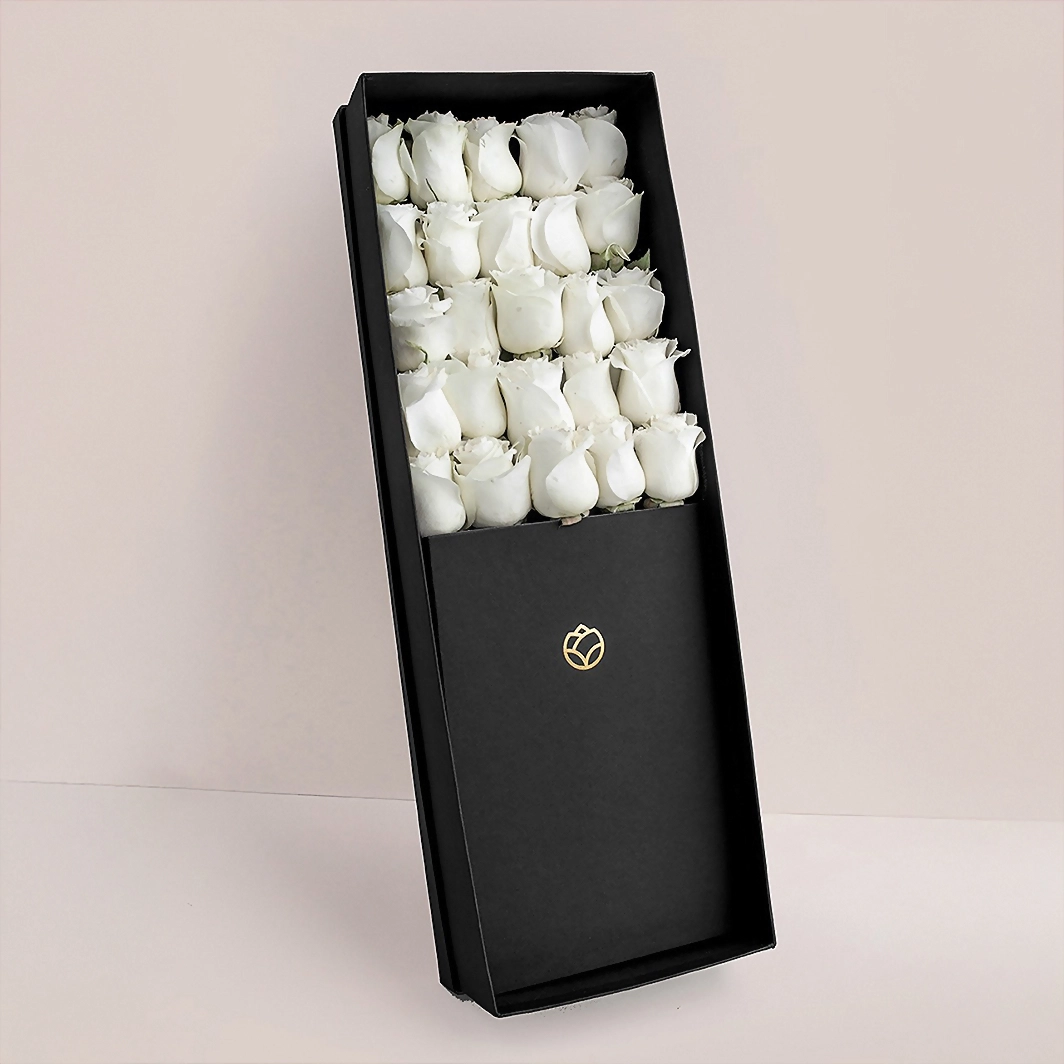 25 white roses in box 6458