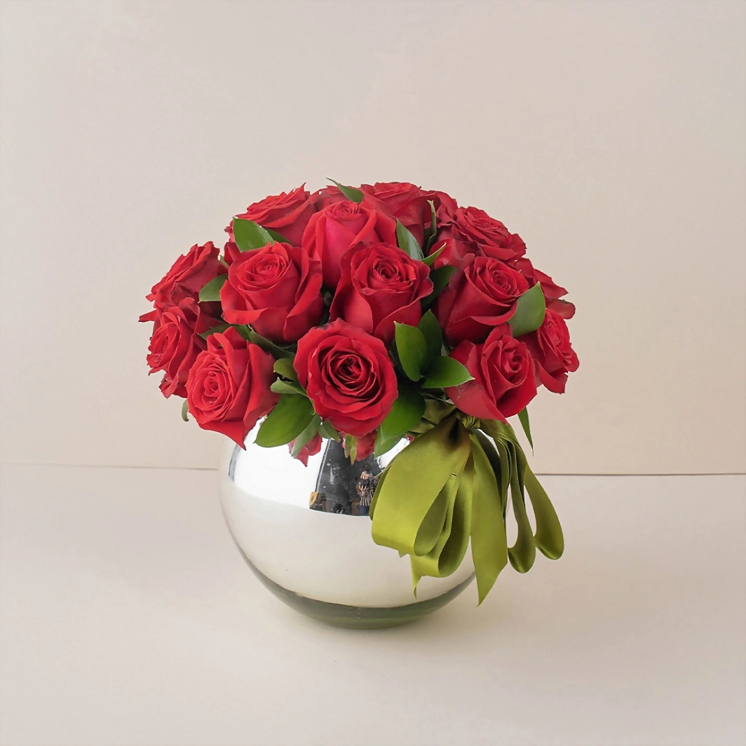 24 rosas rojas en base platinada 6366
