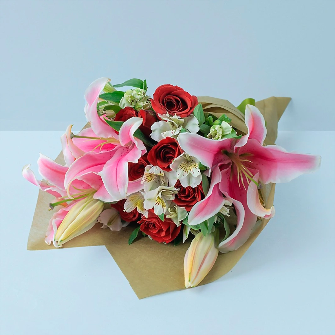 Bouquet of red roses and Stargazer 7213