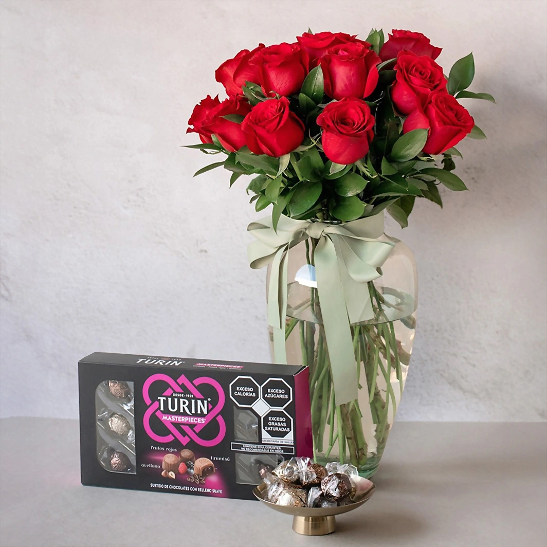 12 Red Roses and Turin Masterpieces 8028