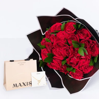 Maxis heart necklace with bouquet of red roses 9989